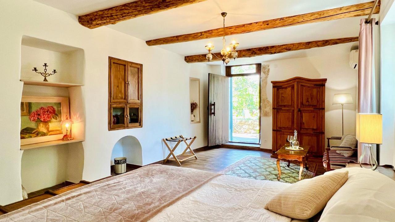 Bed and Breakfast Domaine De La Brave Pernes-les-Fontaines Esterno foto