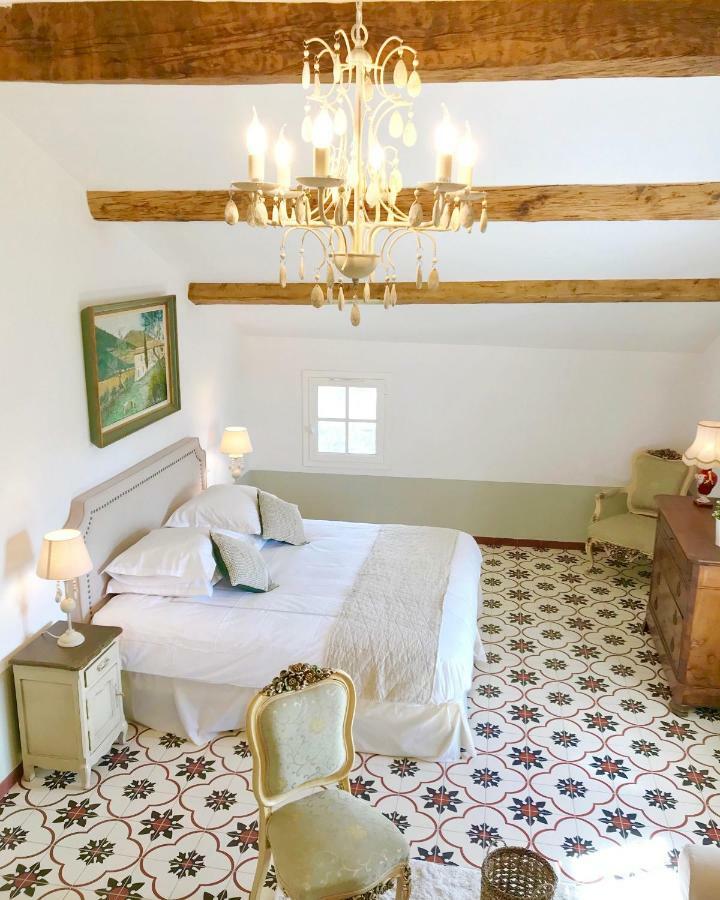 Bed and Breakfast Domaine De La Brave Pernes-les-Fontaines Esterno foto